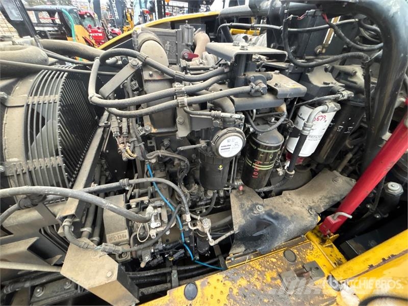 Komatsu HM300-3 Liigendraamiga pinnaseveokid