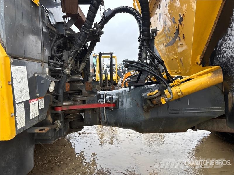 Komatsu HM300-3 Liigendraamiga pinnaseveokid