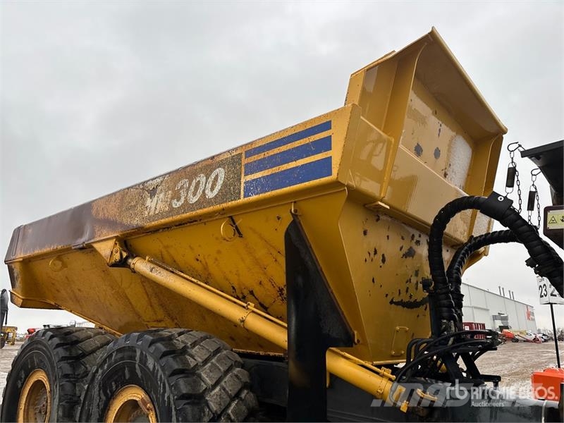 Komatsu HM300-3 Liigendraamiga pinnaseveokid