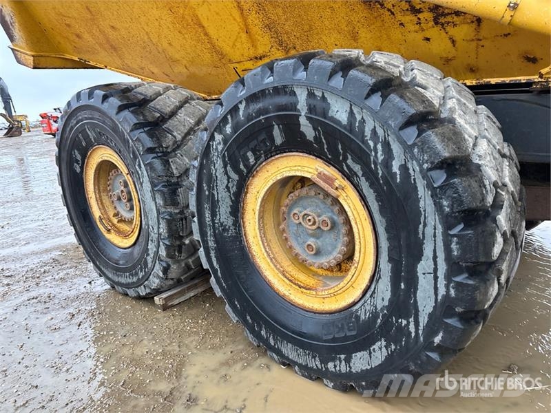 Komatsu HM300-3 Liigendraamiga pinnaseveokid