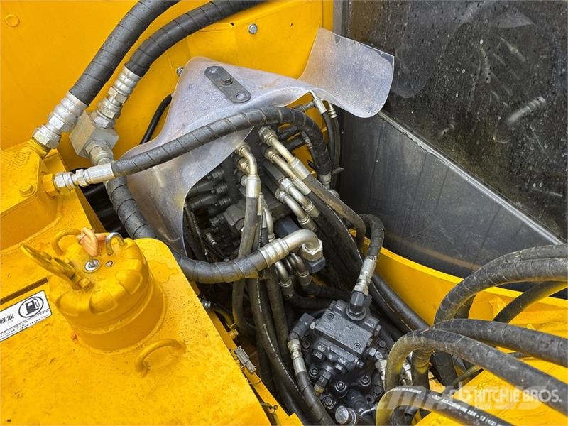 Komatsu PC70-8 Tracked Excavator Beltegraver