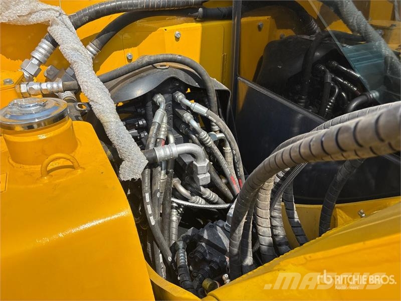 Komatsu PC70-8 Tracked Excavator Beltegraver
