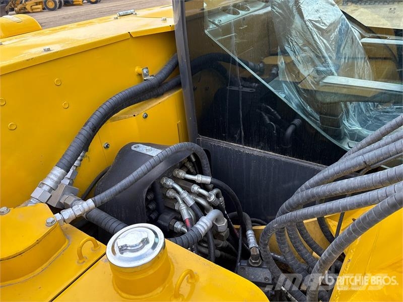 Komatsu PC70-8 Tracked Excavator حفارات زحافة