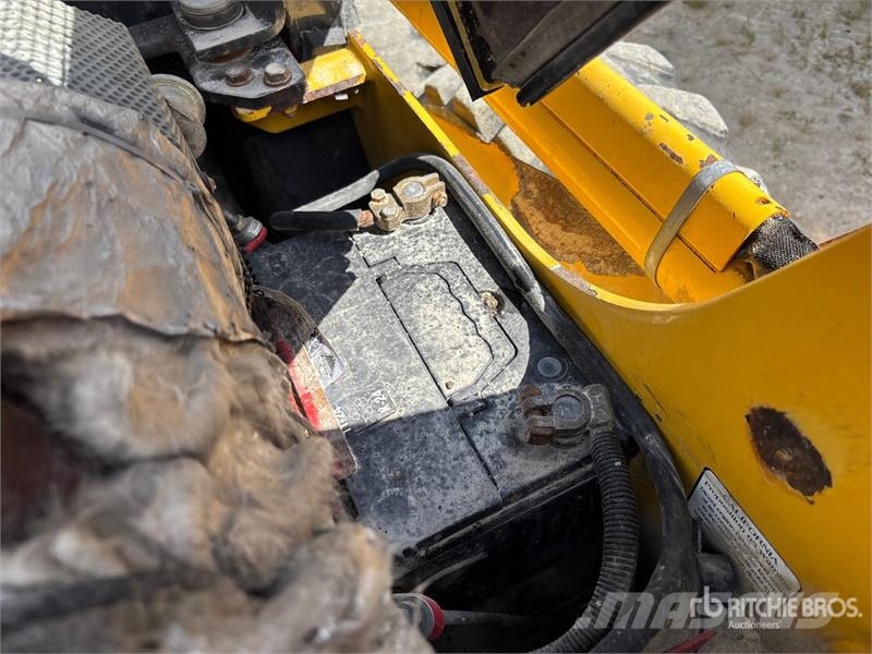 Komatsu SK815-5N Kompaktlastare