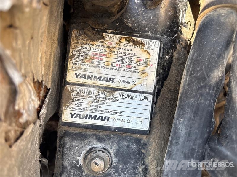 Komatsu SK815-5N Kompaktlastare