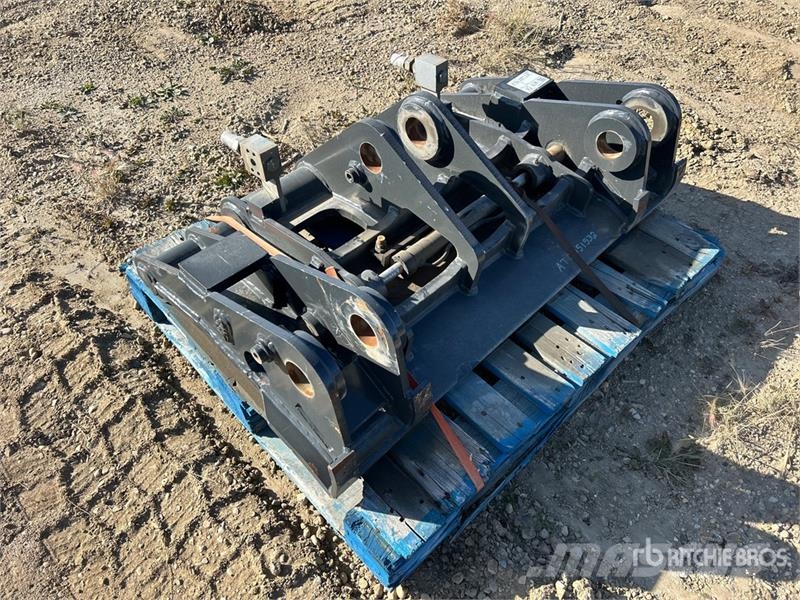Komatsu WA200-8 45.5 in Quick Coupler - Fits Komatsu Enganches rápidos