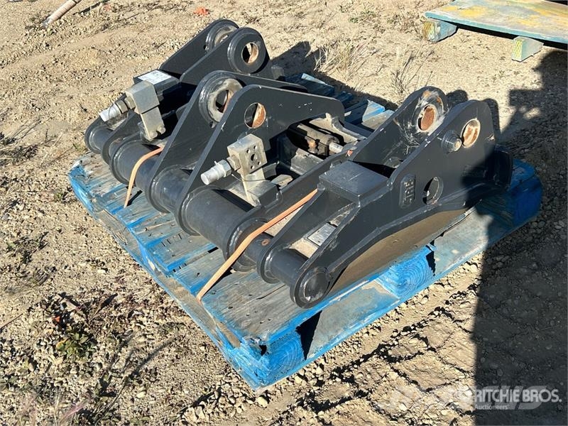 Komatsu WA200-8 45.5 in Quick Coupler - Fits Komatsu Enganches rápidos