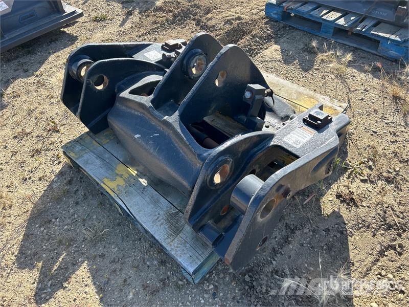 Komatsu WA270-8 52.25 in Quick Coupler - Fits Komatsu WA27 Enganches rápidos