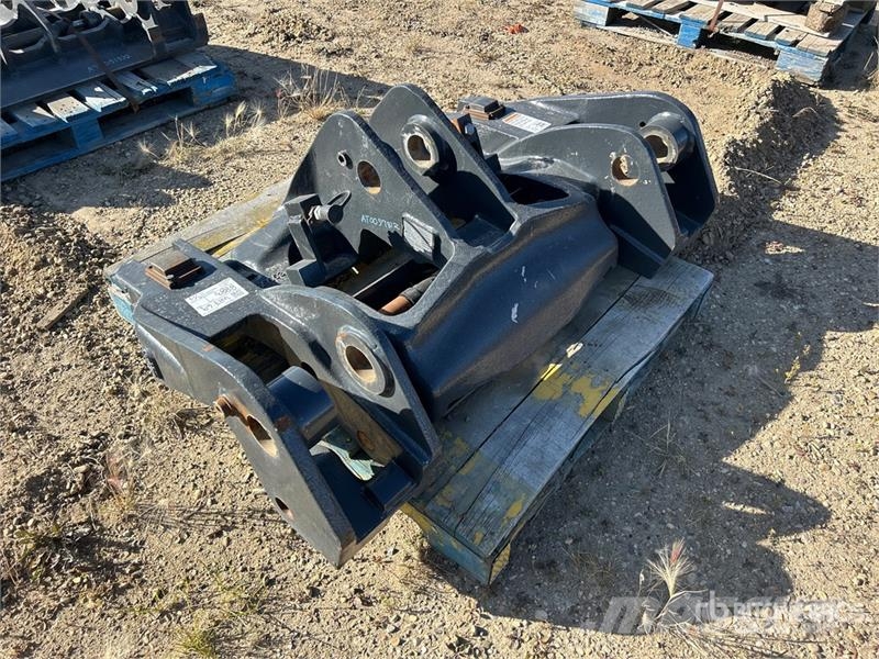 Komatsu WA270-8 52.25 in Quick Coupler - Fits Komatsu WA27 Enganches rápidos
