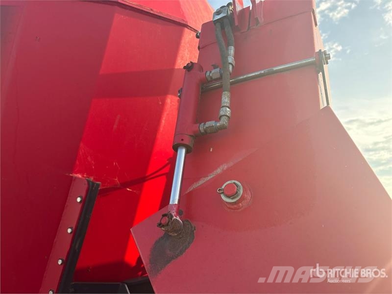 Kongskilde VM14 12200 kg 16 ft Wagon Feed Mixer Mikser hranilice