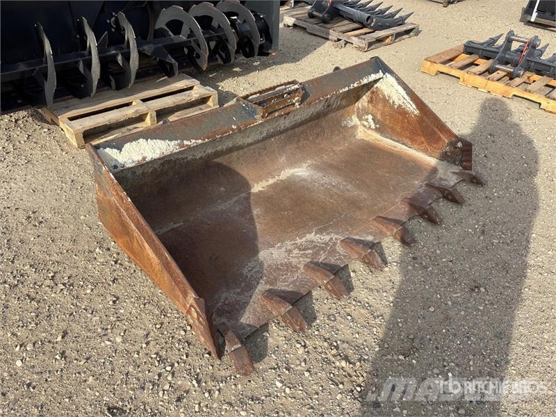 Kubota 72 in Skid Steer Bucket Cucharones