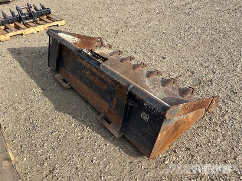 Kubota 72 in Skid Steer Bucket Cucharones
