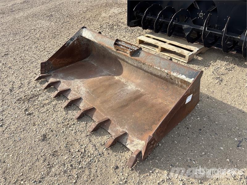 Kubota 72 in Skid Steer Bucket Cucharones