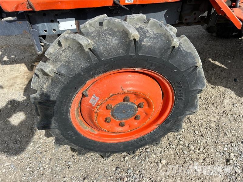 Kubota L2950 4WD Utility Tractor Kompakttraktorid