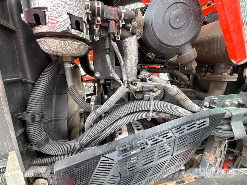 Kubota L4760D 4WD Tractor الجرارات