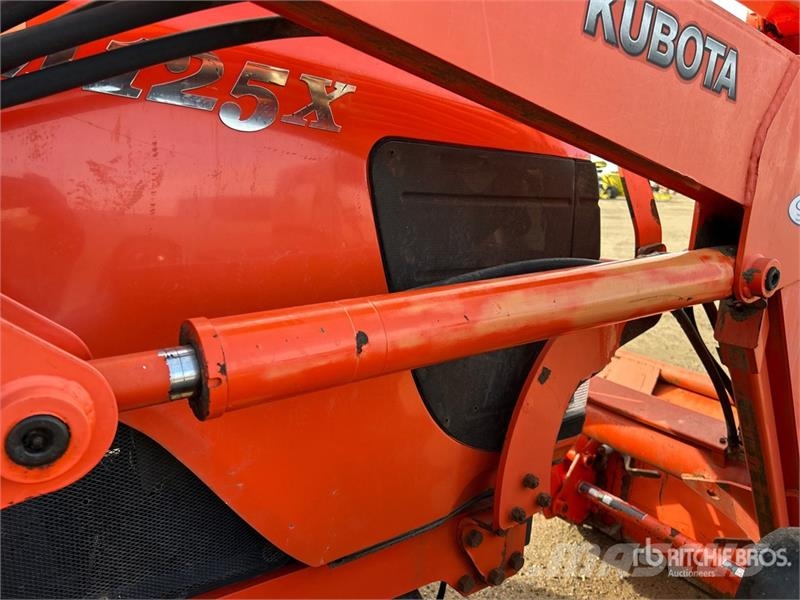 Kubota M125X Traktorer