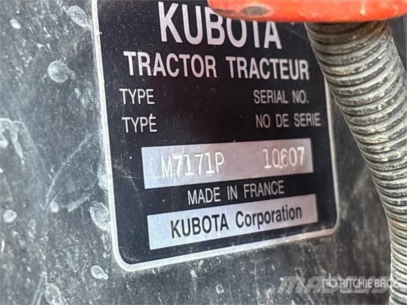 Kubota M7-171 4WD Tractor Traktori