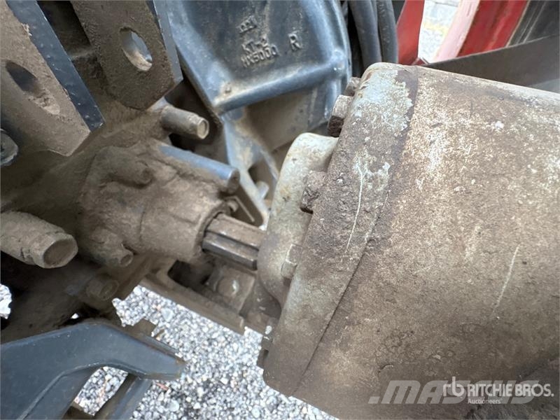 Kubota MX5000E 2WD Utility Tractor جرارات مدمجة