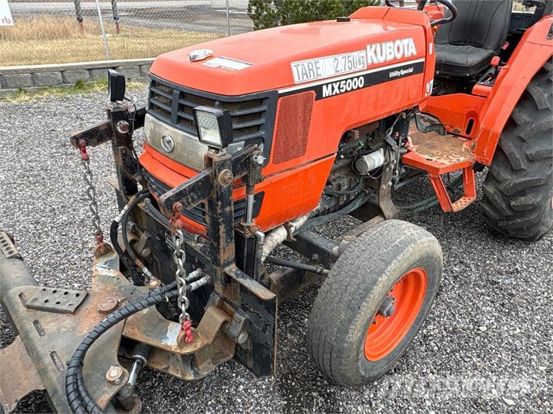 Kubota MX5000E 2WD Utility Tractor جرارات مدمجة