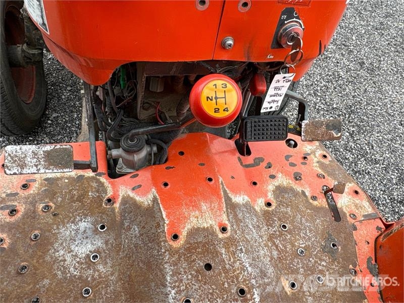 Kubota MX5000E 2WD Utility Tractor جرارات مدمجة