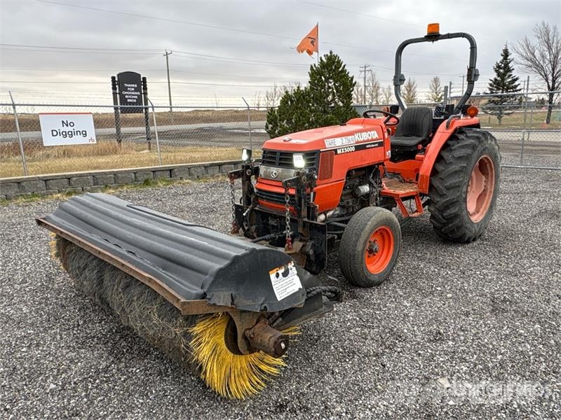 Kubota MX5000E 2WD Utility Tractor جرارات مدمجة