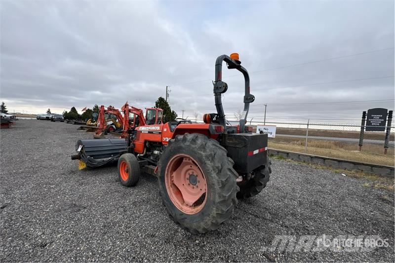 Kubota MX5000E 2WD Utility Tractor جرارات مدمجة