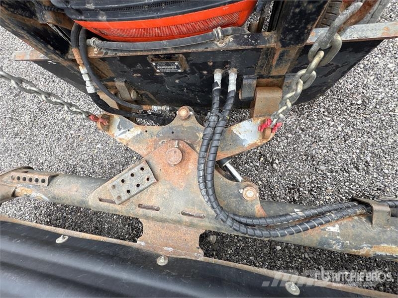 Kubota MX5000F 2WD Utility Tractor Manji traktori