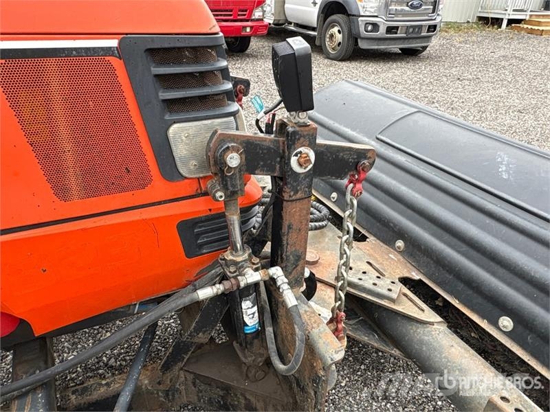 Kubota MX5000F 2WD Utility Tractor Manji traktori