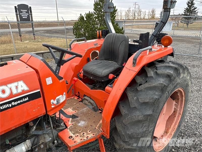 Kubota MX5000F 2WD Utility Tractor Manji traktori