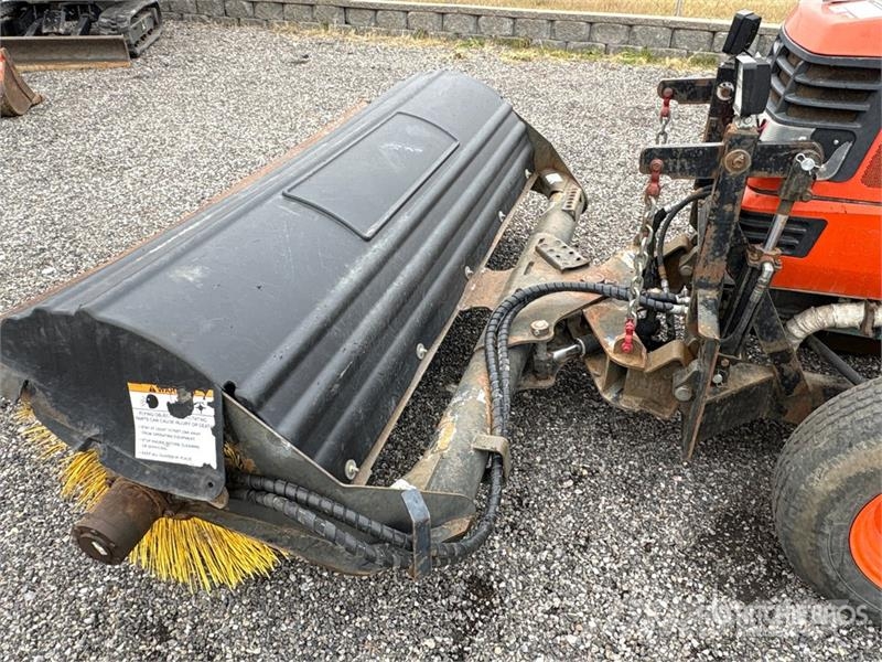 Kubota MX5000F 2WD Utility Tractor Manji traktori