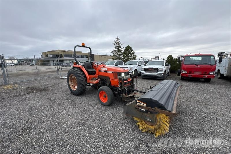 Kubota MX5000F 2WD Utility Tractor Manji traktori