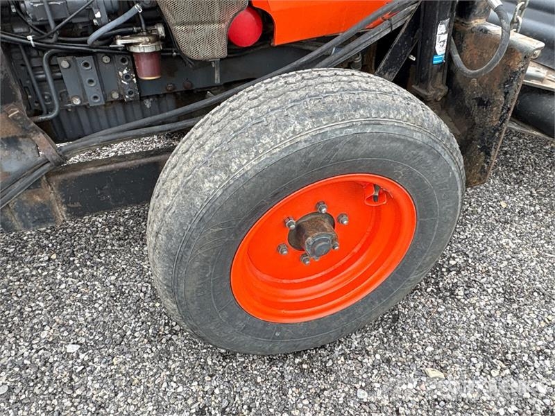 Kubota MX5000F 2WD Utility Tractor Manji traktori