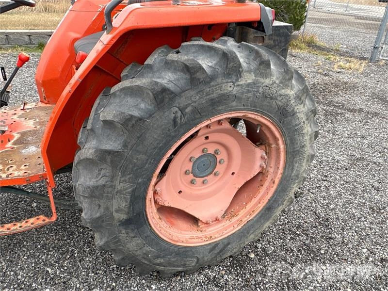 Kubota MX5000F 2WD Utility Tractor Manji traktori
