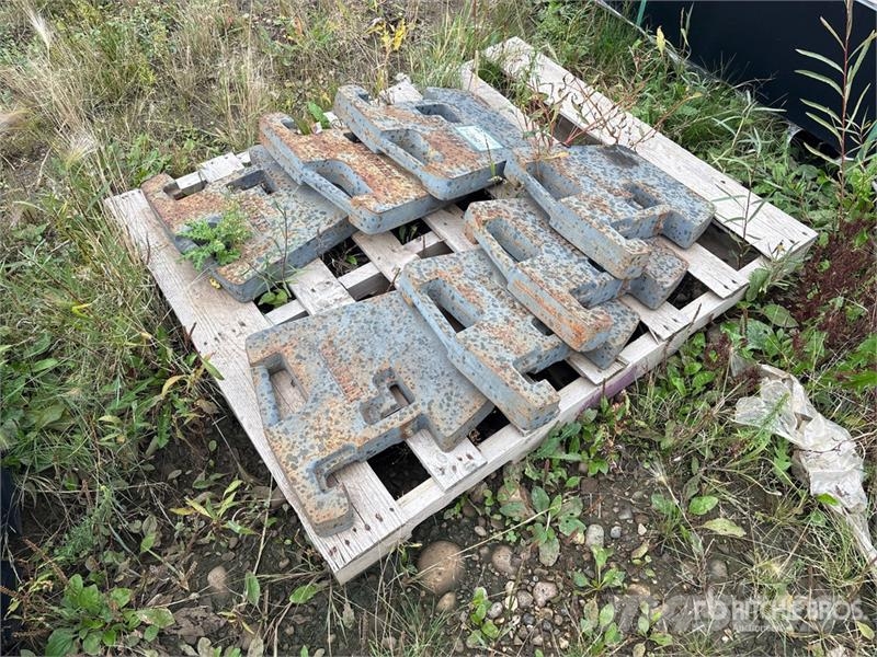 Kubota of (7) Kubota M8071 Tractor Weights ウエイト(フロント)