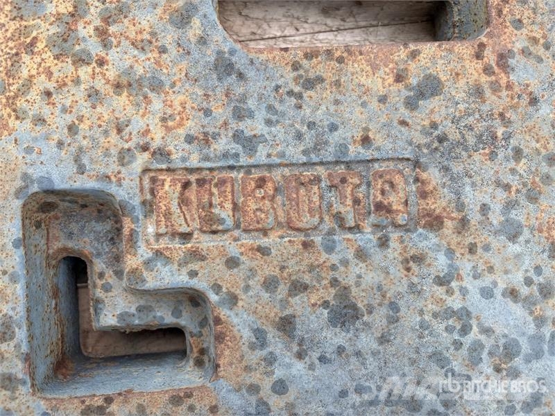 Kubota of (7) Kubota M8071 Tractor Weights ウエイト(フロント)