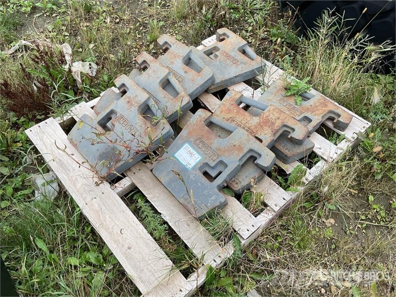 Kubota of (7) Kubota M8071 Tractor Weights ウエイト(フロント)