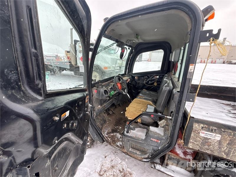 Kubota RTV-X1100C 4x4 Utility Vehicle ماكينات منفعة عامة