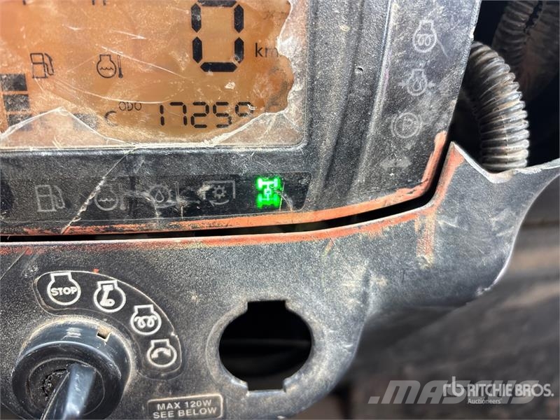 Kubota RTV-X1100C 4x4 Utility Vehicle ماكينات منفعة عامة