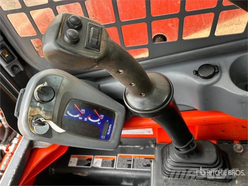 Kubota SSV75 Skid steer loaders