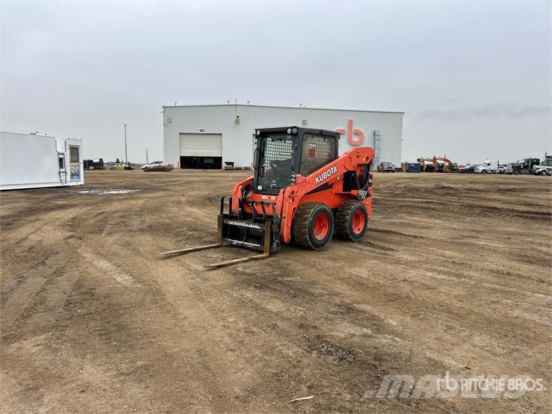 Kubota SSV75 Skid steer loaders