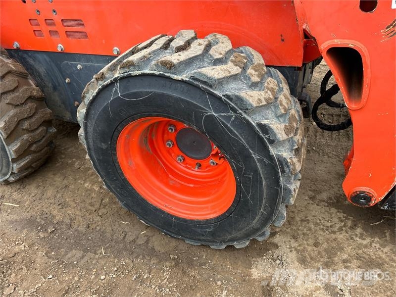 Kubota SSV75 Skid steer loaders