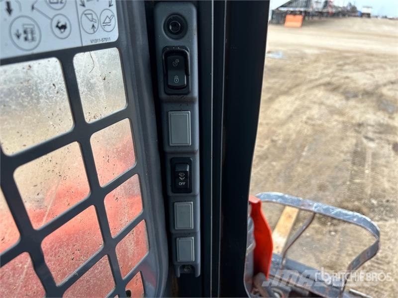Kubota SSV75 Skid steer loaders