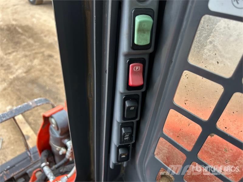 Kubota SSV75 Skid steer loaders