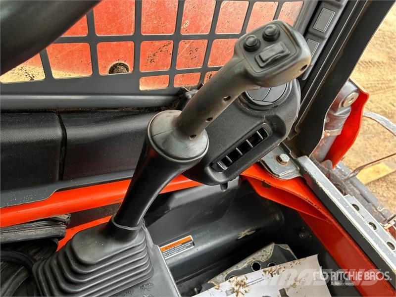 Kubota SSV75 Skid steer loaders