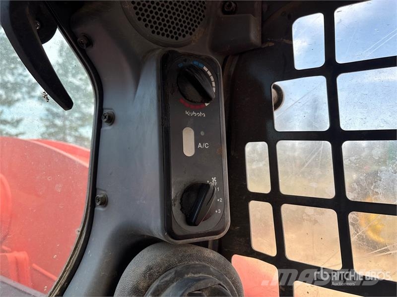 Kubota SSV75 لوادر انزلاقية التوجيه