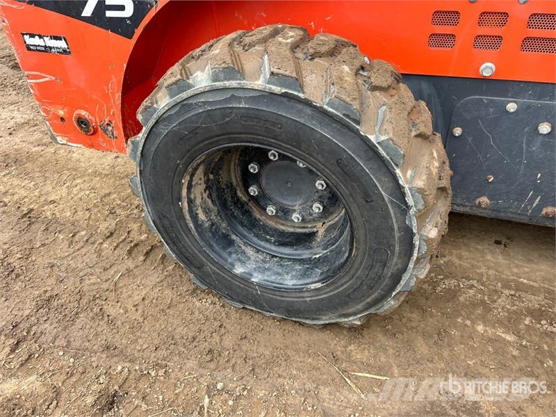 Kubota SSV75 Skid steer loaders