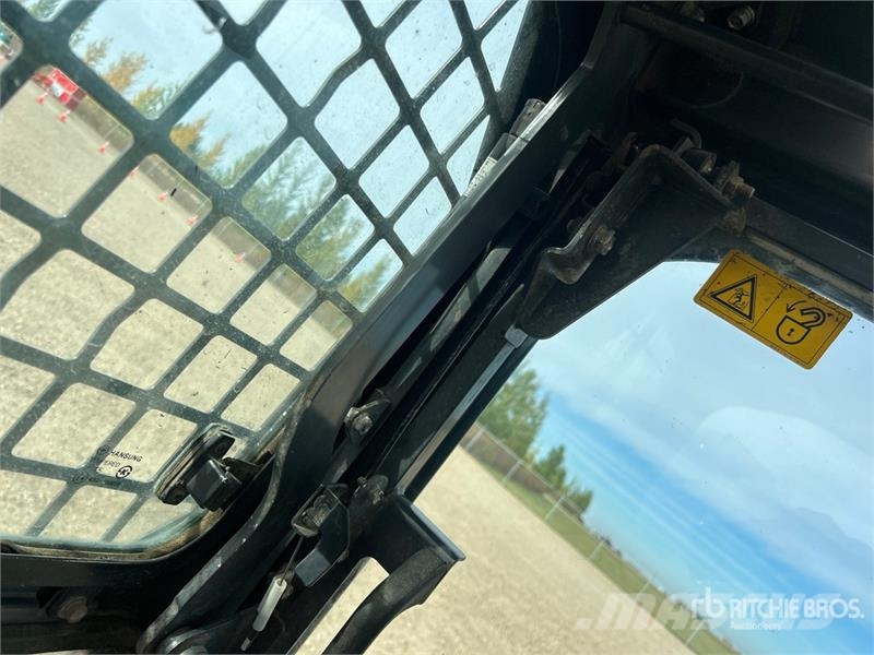 Kubota SVL75 Skid steer loaders