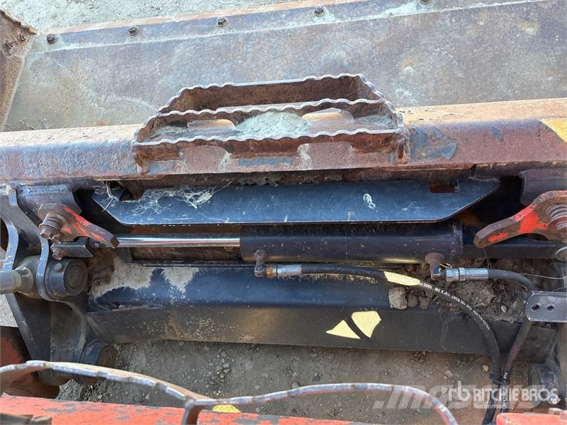 Kubota SVL9525 Two-Speed Compact Track Loader  스키드로더