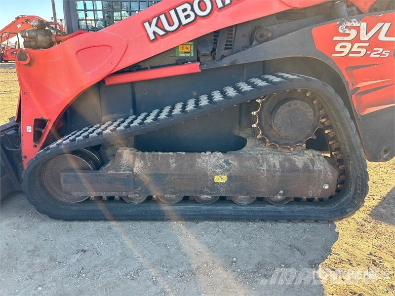 Kubota SVL9525 Two-Speed Compact Track Loader  스키드로더