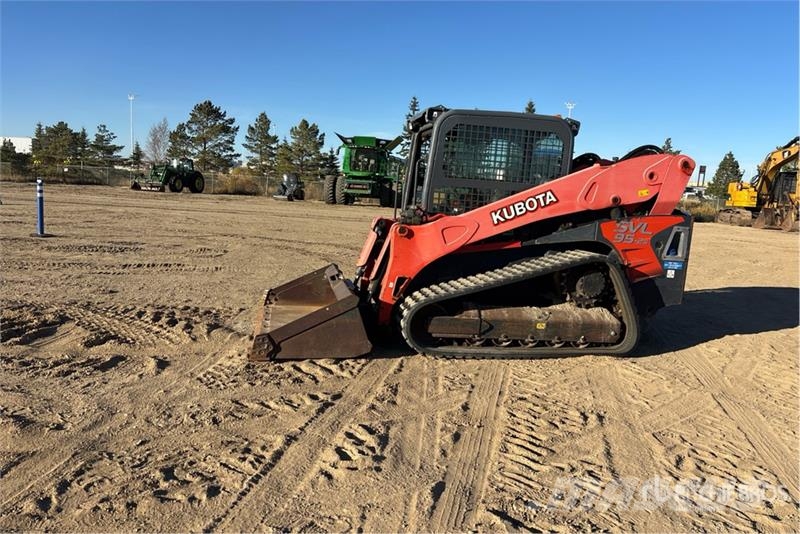 Kubota SVL9525 Two-Speed Compact Track Loader  스키드로더